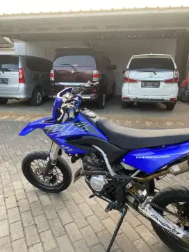 wr 155 biru putih