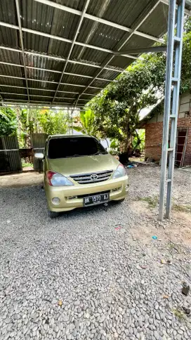 Avanza G M/T 2005 warna gold