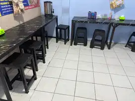 Meja kursi bekas restoran