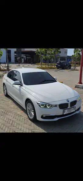 BMW 320i 2018 Luxury Line