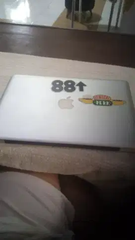 Jual macbook 13 inc ( 2011) Rp 1,3 jt BU