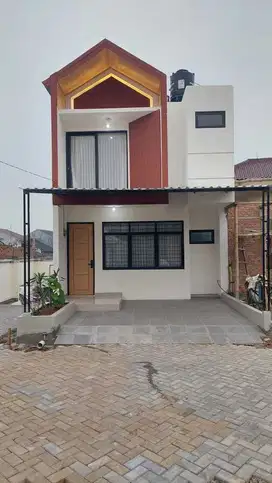 RUMAH 800 JUTAAN 2 LANTAI 10 MENIT KE PLAZA PONDOK GEDE
