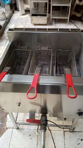 Deep fryer custom ukuran 60 L termostat on 

Harga : 5 jt