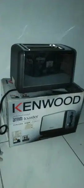 Pemanggang roti atau toaster Kenwood TTM 320