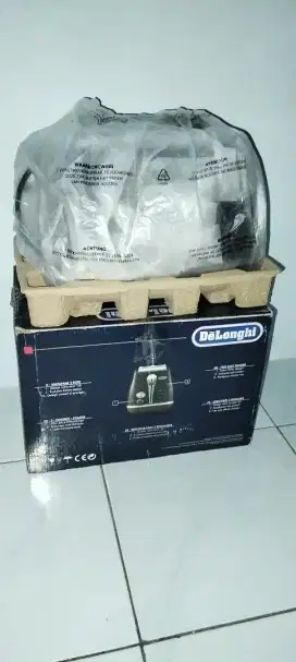 Pemanggang roti atau toaster delonghi ctov2103