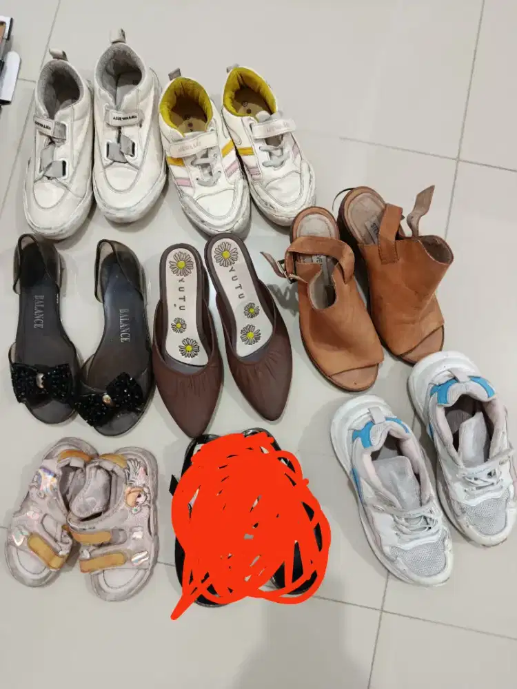 Sepatu anak merk airwalk+  sandal Steve Madden 7 pasang semuanya