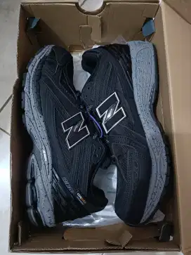 Sepatu sneakers running Nb