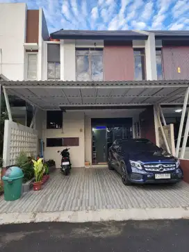 DI JUAL RUMAH 3 LANTAI FULL FURNITURE