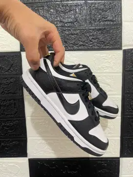 Sepatu sneakers Nike SB dunk panda