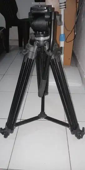 Di jual Tripod untuk kamera fotografi merk Excell