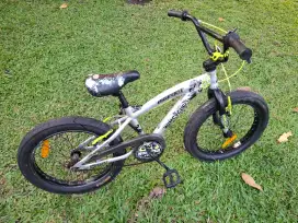 Sepeda BMX WIMCYCLE Bigfoot 20 inch