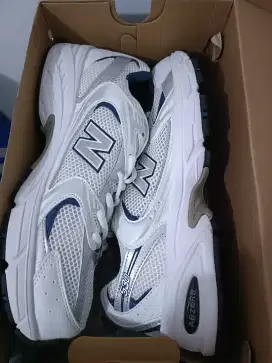 Sepatu sneakers running Nb 530