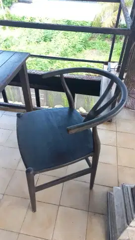 Kursi kayu rumah makan