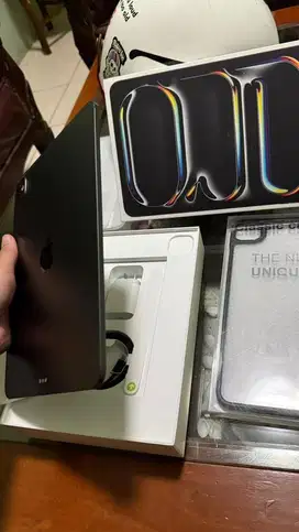 Ipad Pro M4 + Apple pencil pro garansi sampe Oktober 2025