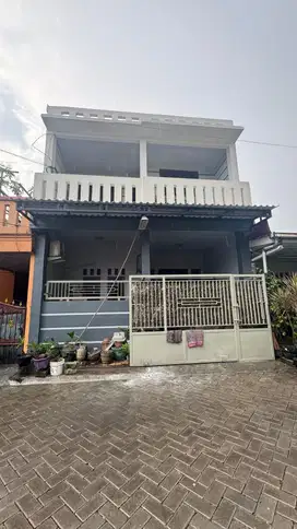 Rumah 2 Lantai Siap Huni, Lokasi Premium & Harga Terbaik!