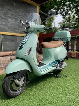 VESPA LX 125 iGET FACELIFT BATIK LIMITED EDITION LIKE NEW