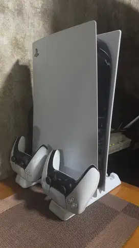 PS5 Disc version 1 TB 2 Stick