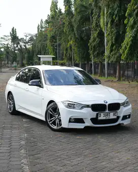 F30 330i B48 white on red Msport LCI NIK 2015 / PMK 2016