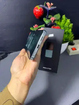 SAMSUNG Z FLIP 5  RAM 8/256GB ORIGINAL SEIN NORMAL 

TAMPILAN MEWAH