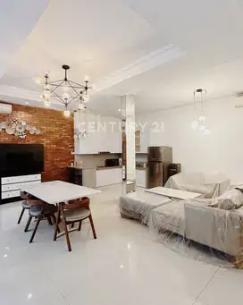 Rumah Minimalis Elegan Di Menteng Dengan Kolam Renang Indoor