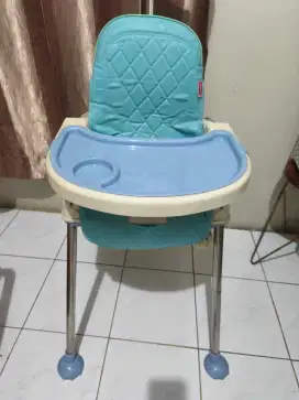 kursi makan bayi