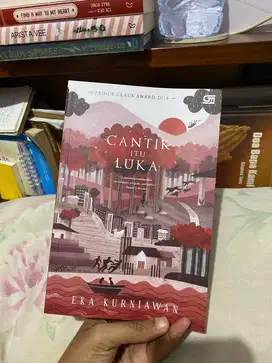Buku Novel Cantik Itu Luka