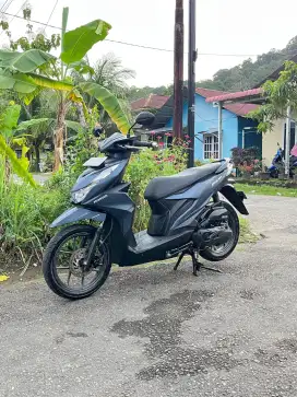 Honda Beat Deluxe CBS ISS (Tipe Tertinggi)