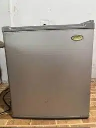 KULKAS MINI SANKEN BAGUS MURAH BEKAS