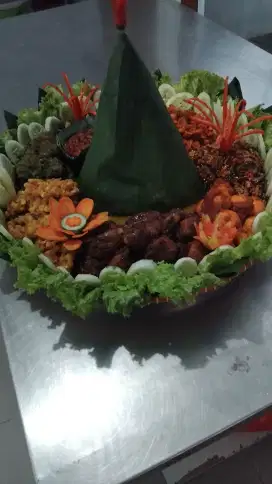 Di butuhkan Koki/ Tukang masak  Wanita untuk di kota Malang