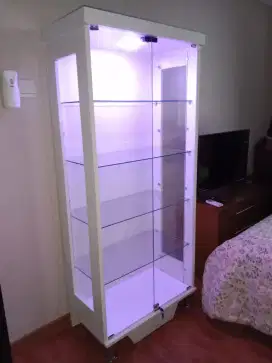 LEMARI HIAS PINTU 2 LEMARI KACA PAJANGAN PLUS LAMPU