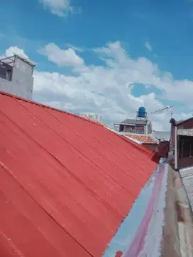 Perbaikan atap bocor