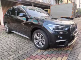 BMW X1 F48 Hitam