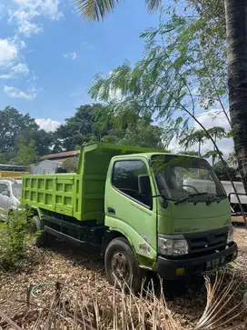 DIJUAL CEPAT! Dump Truk Hino Dutro  Tahun 2012