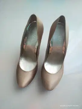 Sepatu heels made in italy
