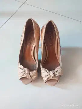 Sepatu heels made in Brazil Kulit