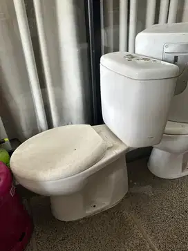 Toilet TOTO second