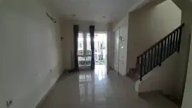 Disewakan : Rumah di Cluster Thomson, Gading Serpong, Tangerang