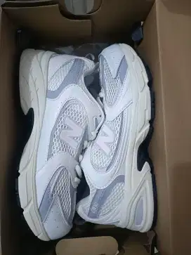Sepatu sneakers running Nb 530