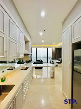 Disewakan, Apartemen mewah Voila Ciputra World 4 bedroom private lift