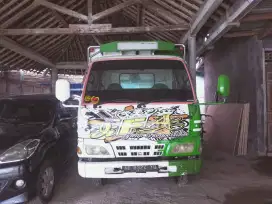 Isuzu elf 2011 baut 5