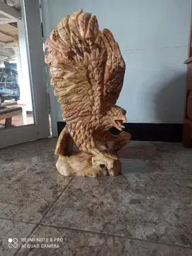 Kerajinan patung rajawali batu onik