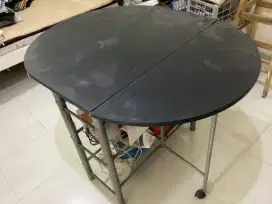 Meja makan sekaligus meja gosokan minimalis