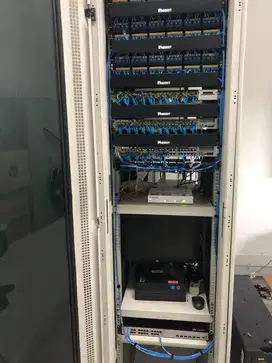 INSTALASI JARINGAN NIRKABEL DAN PERAPIHAN INFRASTRUKTUR RACK NETWORK
