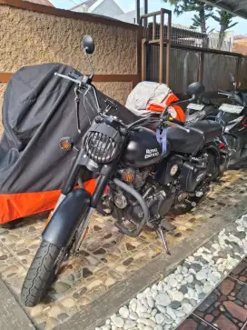Royal Enfield Classic 500 stealth black 2021
