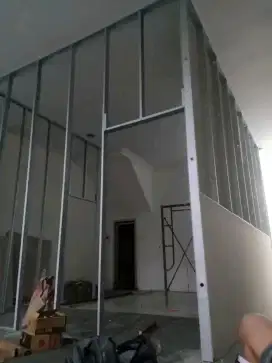 Tukang renovasi dan atap