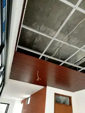 Tukang renovasi dan atap