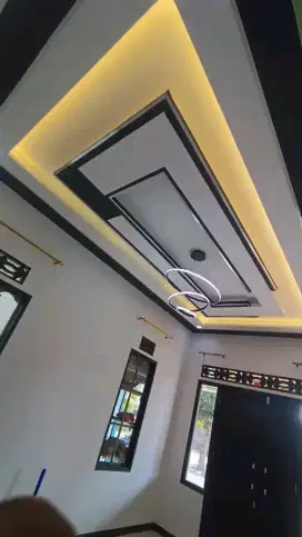 Tukang renovasi dan atap