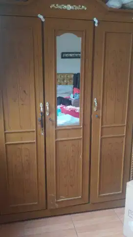 Lemari kayu 3 pintu
