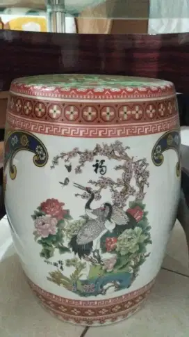 Kursi keramik cina