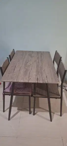 İnforma  1 meja 4 kursi
